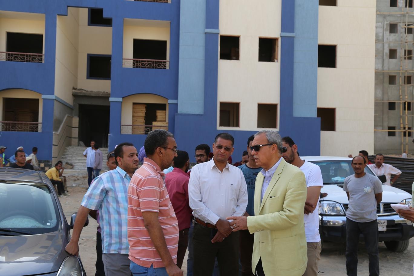   محافظ قنا : الإنتهاء من تنفيذ ٥٢٥٦ وحدة سكنية بمدينة غرب قنا في يونيو ٢٠٢٠