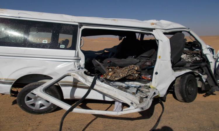   إصابة 8 أشخاص في حادث انقلاب سيارة ميكروباص علي صحراوي بني سويف