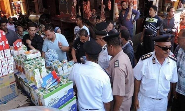   شاهد| جهود شرطة التموين لضبط جرائم الغش التجارى فى شهر رمضان