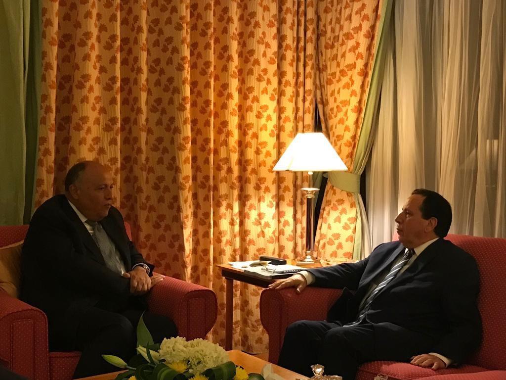  وزير الخارجية يلتقي نظيره التونسي على هامش مؤتمر القمة الإسلامي