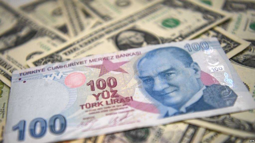   الليرة التركية تواصل الانهيار أمام الدولار