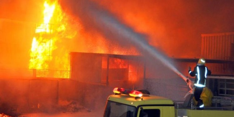   شاهد| النيران تلتهم معهدًا دينيًا فى دمياط
