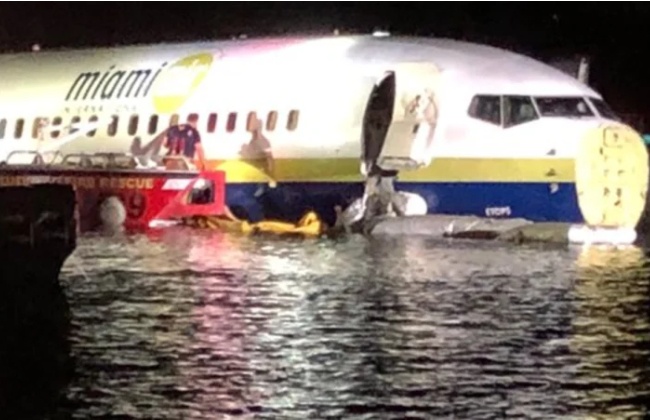   طائرة ركاب أمريكية تسقط في نهر بفلوريدا