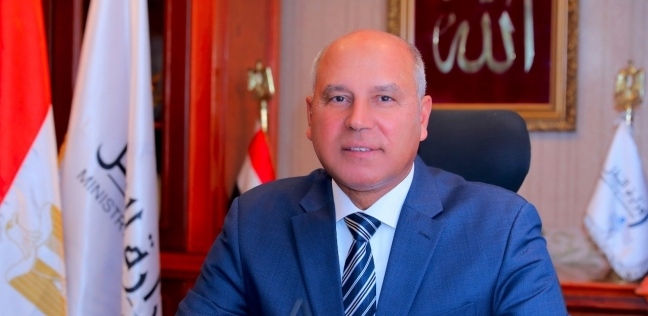   وزير النقل يتفقد محطة سيدي جابر بالإسكندرية