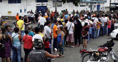   آلاف المواطنين يعبرون من فنزويلا إلى كولومبيا بعد فتح الحدود