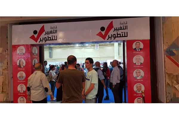   إقبال مكثف من مئات التجار لإختيار قائمة «التغيير للتطوير» فى انتخابات غرفة القاهرة