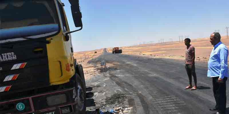   سكرتير عام محافظة أسوان يتفقد مشروع إزدواج الطريق الصحراوى الغربى أمام مشروع الطاقة الشمسية