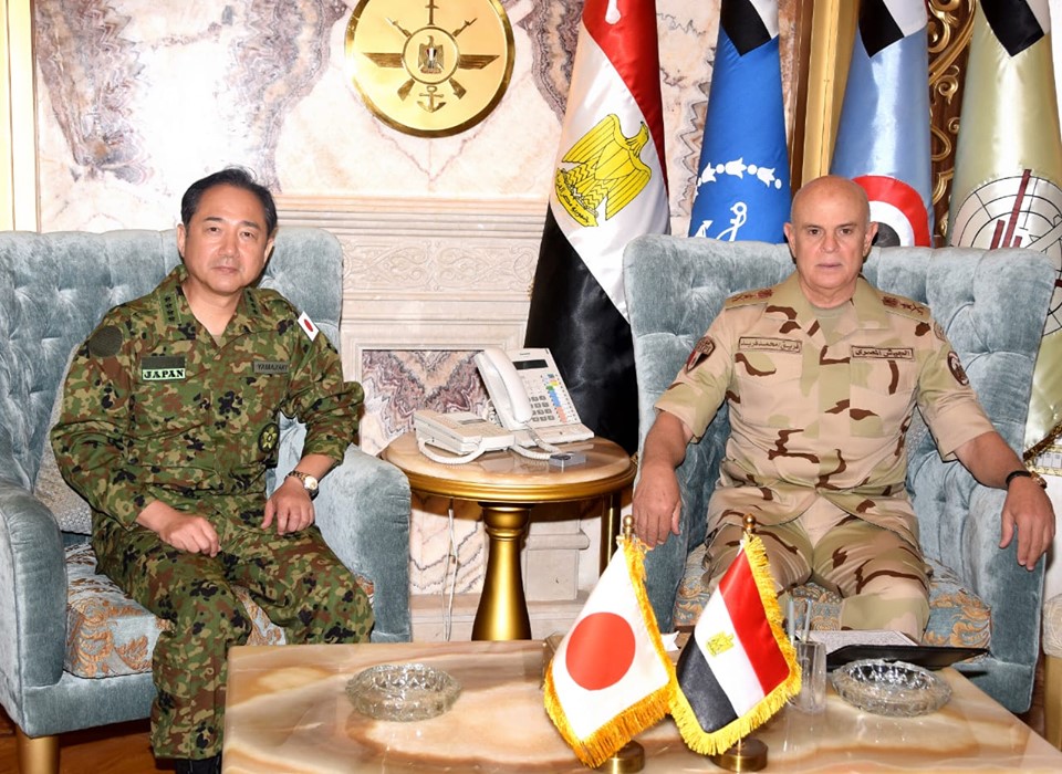   رئيس الأركان يلتقى رئيس هيئة الأركان المشتركة لقوات الدفاع الذاتى اليابانية