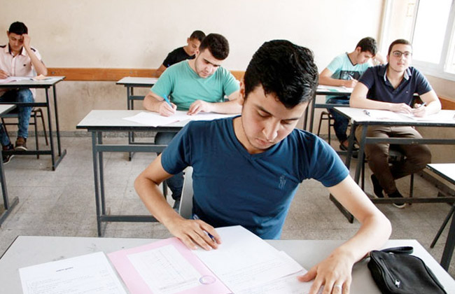   «التعليم»: إجراء امتحانات المحاولة الثانية للصف الأول الثانوي ورقيًا
