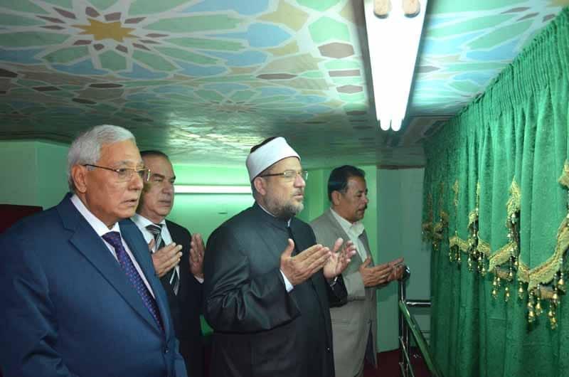   خلال زيارته لميت غمر ..وزير الأوقاف يزور قبر الشيخ «الشعراوي»