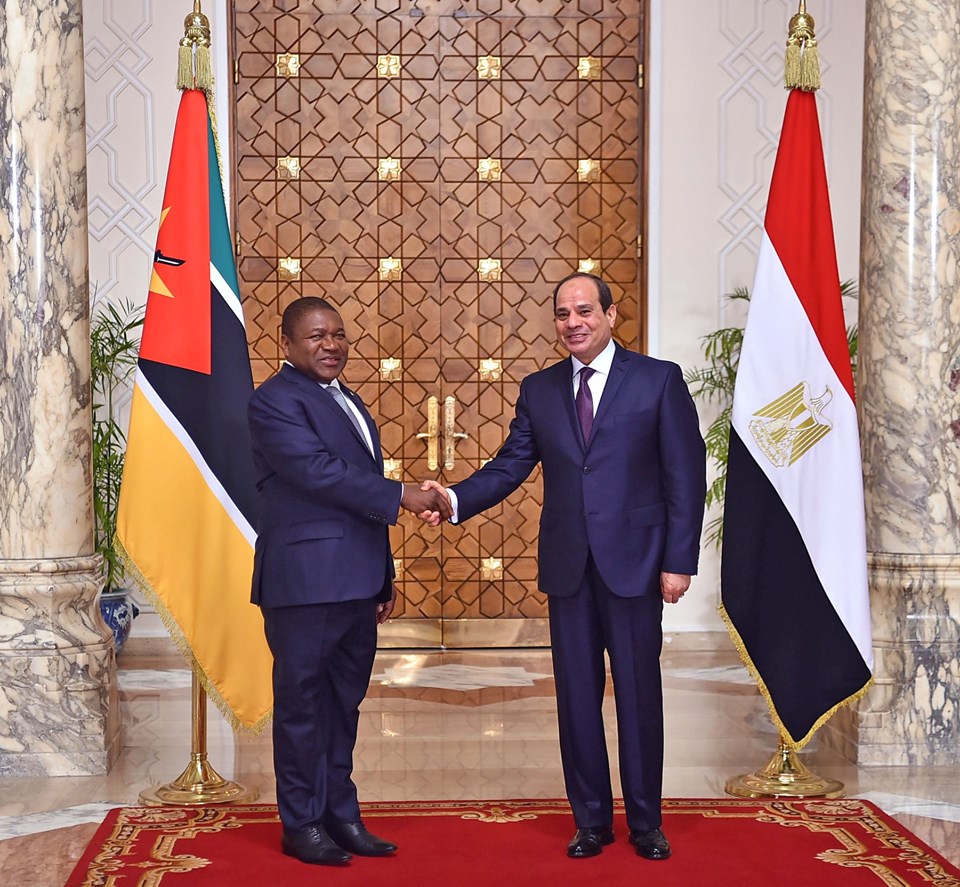   فى اللقاء المشترك الرئيس السيسى يرحب برئيس موزمبيق نيوسى ويؤكد دعم مصر لإعمار المناطق المتضررة ببلاده (فيديو)