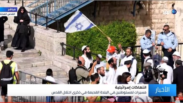   شاهد| تواصل اقتحام قوات الاحتلال على المعتكفين داخل المسجد الأقصى