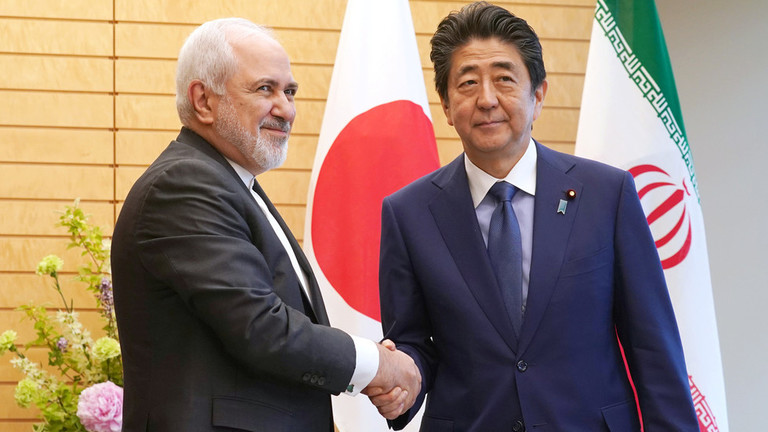   إيران تعلق الأمل على رئيس وزراء اليابان لتخفيف التوتر مع واشنطن