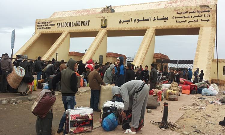   منفذ السلوم يستقبل 185 مصريا عائدين من ليبيا خلال 24 ساعة