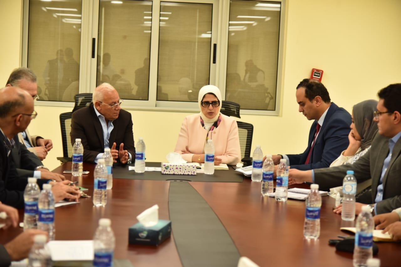   وزيرة الصحة تعقد اجتماعاً بمقر هيئات التأمين الصحي الجديد لمناقشة آخر المستجدات بالمنشآت الطبية ببورسعيد
