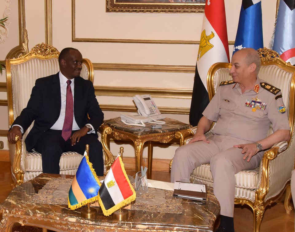   وزير الدفاع يلتقى وزير خارجية رواندا