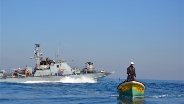   الاحتلال يستهدف مراكب الصيادين الفلسطينيين فى غزة