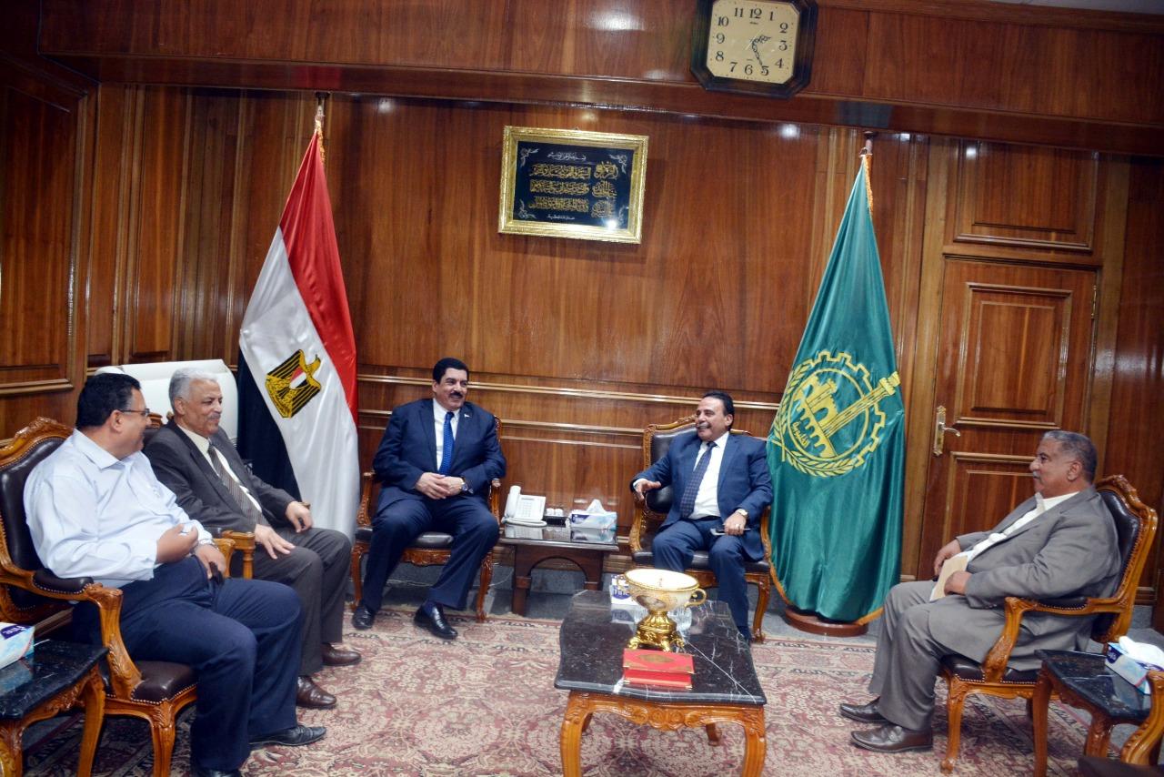   مرزوق يستقبل رئيس الإتحاد العام لعمال مصر بالديوان العام للمحافظة     