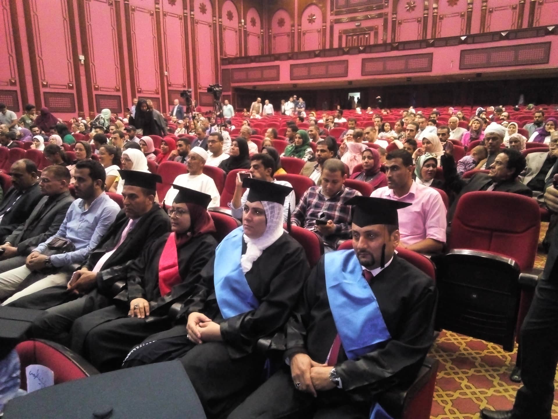  بالصور | 50 طالبا من 15 دولة يحتفلون بتخرجهم من «بناة المستقبل» في مصر