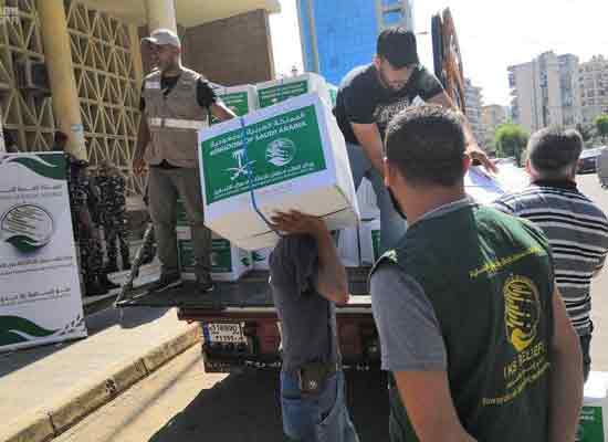   مركز الملك سلمان للإغاثة يقدم سلال غذائية واحتياجات أساسية فى لبنان
