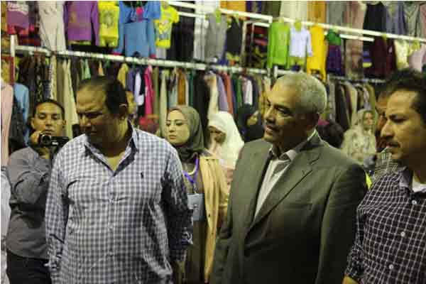   بالصور| مستقبل وطن ببندر المنيا ينظم معرضا للملابس وسط إقبال ملحوظ للمواطنين