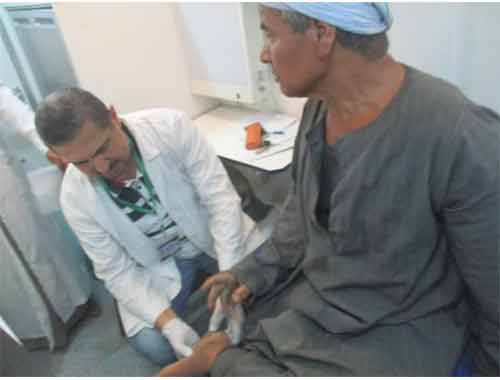   توقيع الكشف الطبي علي 1375 مريض في قافلة طبية مجانية ببني سويف
