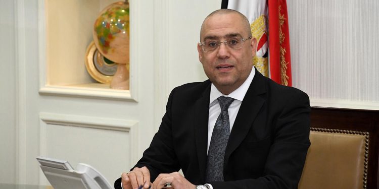   وزير الإسكان يستعرض موقف خدمات الصرف الصحى بمحافظة الإسكندرية