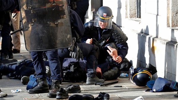   الشرطة الفرنسية تعتقل 40 شخصا من أصحاب «السترات السوداء»