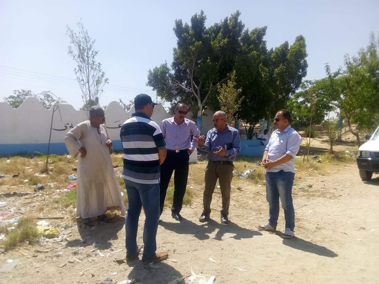   رئيس «أبوصوير» في جولة ميدانية لدراسه تطوير تجمعات القمامة بجوار مقابر أبو عياد و شعيب
