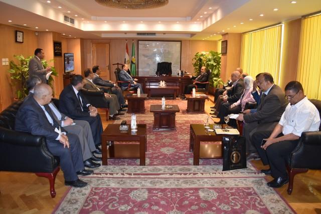   محافظ الفيوم يلتقي وفد مجلس بغداد العراقي لتعزيز سبل التعاون المشترك