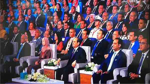   لفتة إنسانية ...«منار» بجانب الرئيس السيسي فى مؤتمر الشباب