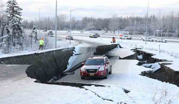   بسبب انهيارات أرضية..  علق 300 سائح داخل متنزه في ألاسكا الأمريكية‎