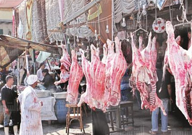   إقبال كبير من أهالي دمياط على اللحوم البلدية والكيلو من 100 إلى 130 بمناسبة عيد الأضحى