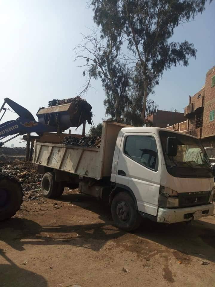   رفع 240 طن من القمامة والمخلفات الصلبة بقري مركز أبوقرقاص بالمنيا‬