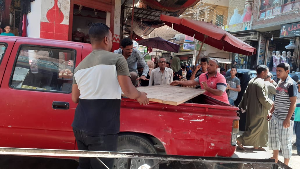   صور|| حملات مكبرة لإزالة الإشغالات وإعاة الانضباط لشوارع مدينة أبوتيج