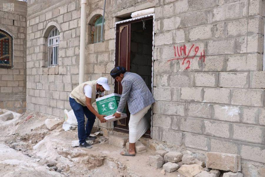   مركز الملك سلمان للإغاثة يوزع مساعدات في اليمن ولبنان