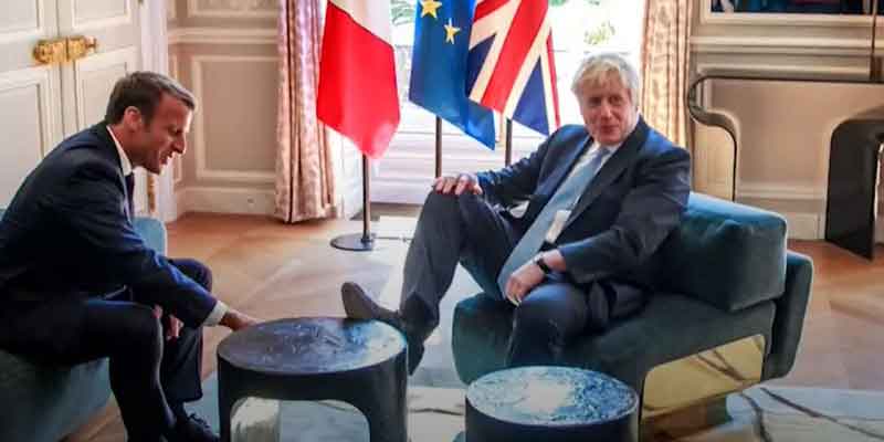   جونسون ضد البرتوكول.. رئيس وزراء بريطانيا يثير الجدل