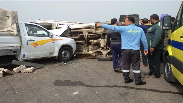   إصابة 5 عمال إثر انقلاب سيارة ربع نقل  على طريق بلبيس – القاهرة