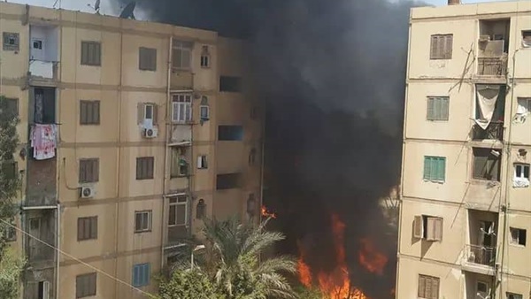   بالصور || حريق هائل يلتهم محتويات شقة سكنية فى القطامية