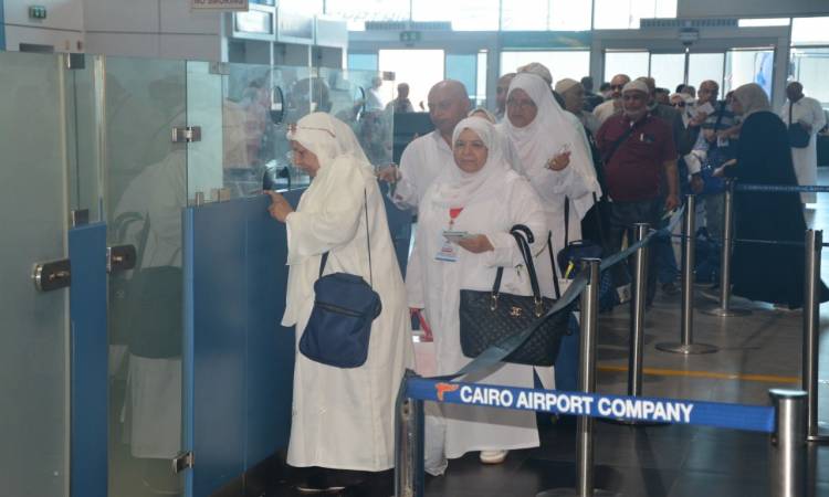   «مصر للطيران» تسير 10 رحلات لنقل الحجاج من جدة إلى مطار القاهرة