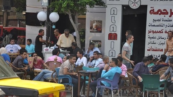   بالفيديو| رئيس حي الزيتون يطارد الطلاب من المقاهي والسيبرات