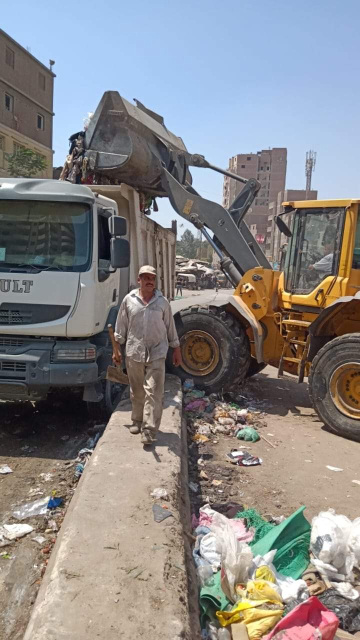   بالصور|| رفع تراكمات أتربة وقمامة وتشجير شارع البترول بحي شرق شبرا الخيمة
