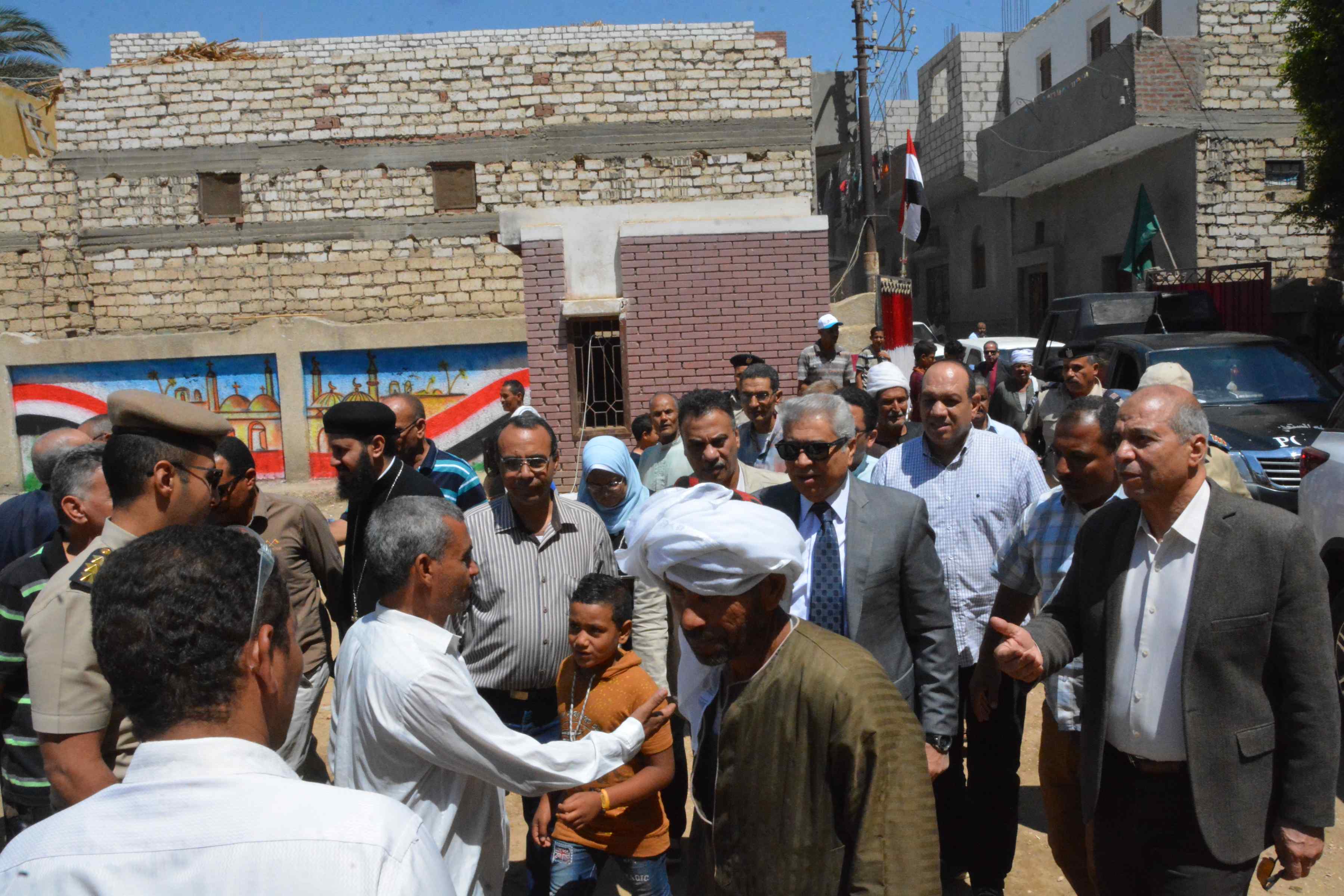    صور| محافظ المنيا يتابع فعاليات «تعزيز المواطنة» بقرية العور