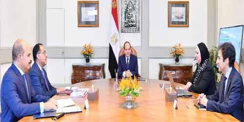   الرئيس السيسي يجتمع مع رئيس مجلس الوزراء و رئيسة جهاز تنمية المشروعات المتوسطة والصغيرة ومتناهية الصغر