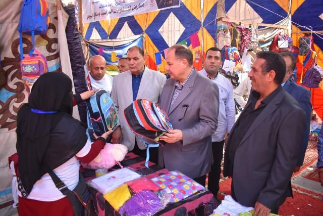 محافظ الفيوم يفتتح معرض لبيع الأدوات الدراسية ومستلزمات المدارس بمدينة الفيوم