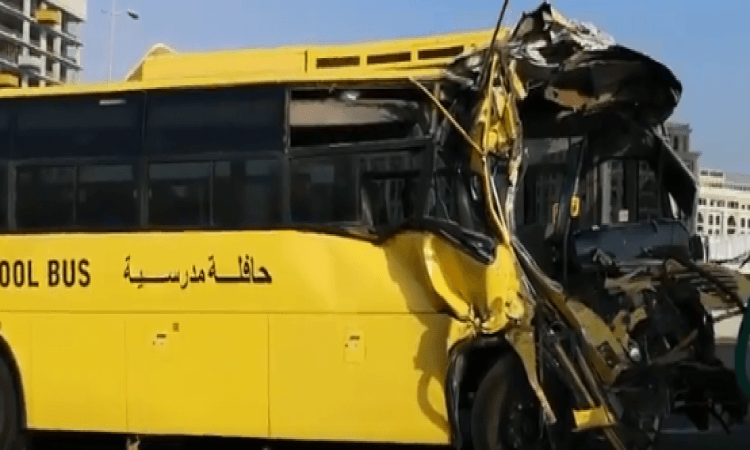   إصابة 15 طالبًا ومشرفًا إثر حادث تصادم بدبى (فيديو)