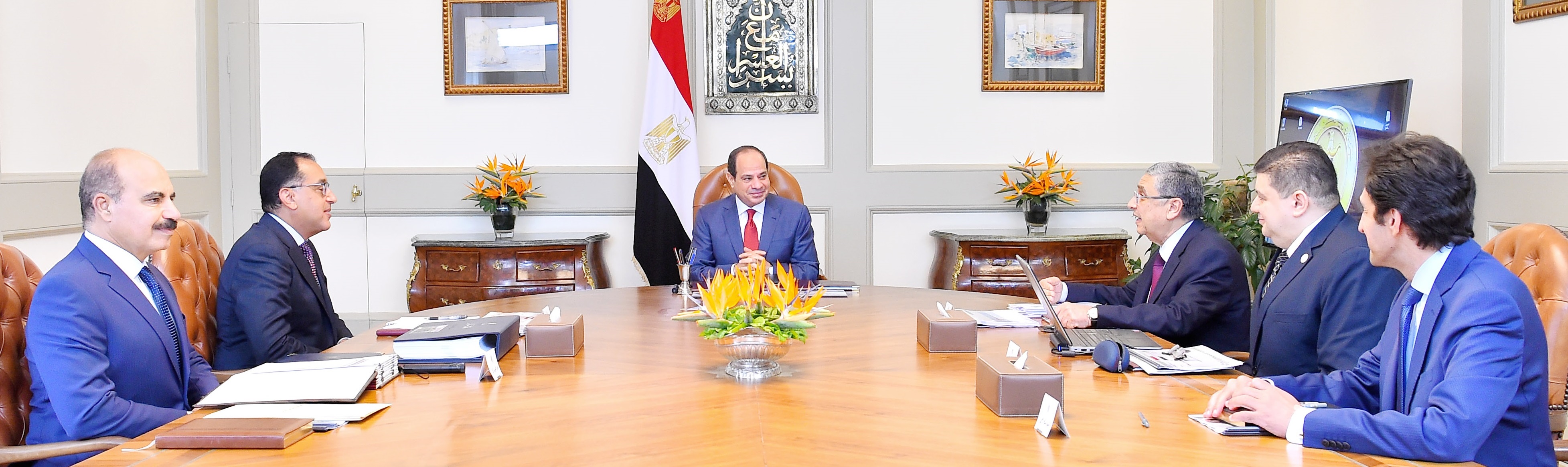   الرئيس السيسى يجتمع مع رئيس مجلس الوزراء ووزير الكهرباء