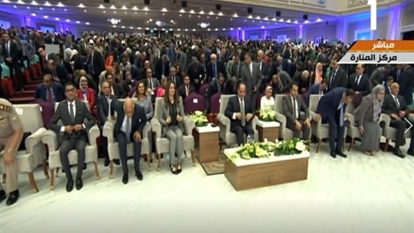   الرئيس السيسي يشاهد فيلما تسجيليا عن الإرهاب على هامش مؤتمر الشباب
