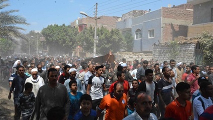   فى جنازة مهيبة .. الآلاف يشيعون جثمان الشهيد مصطفى سيد بالمنيا