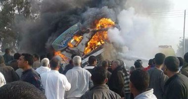  الحماية المدنية تسيطر على حريق نشب في سيارة نقل بالطريق الصحراوي بنجع حمادي شمال قنا
